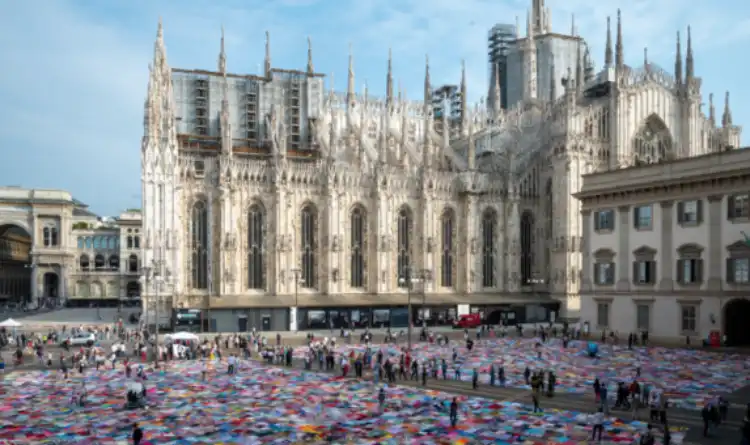 Coperte colorate in piazza del Duomo a Milano