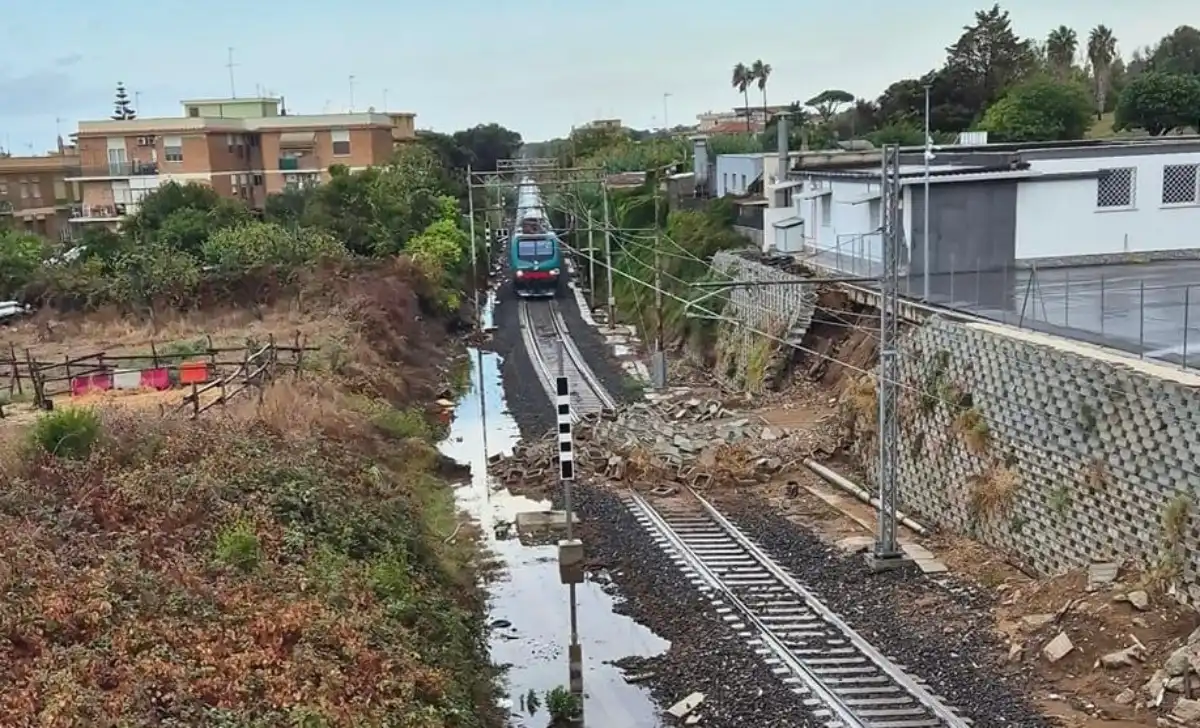 Ferrovia Roma-Aprilia-Nettuno interrotta per frana, gli aggiornamenti di Trenitalia